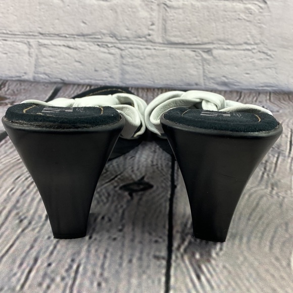 A2 by AEROSOLES White & Black Leather Slip On Comfy Heels - Picture 15 of 17